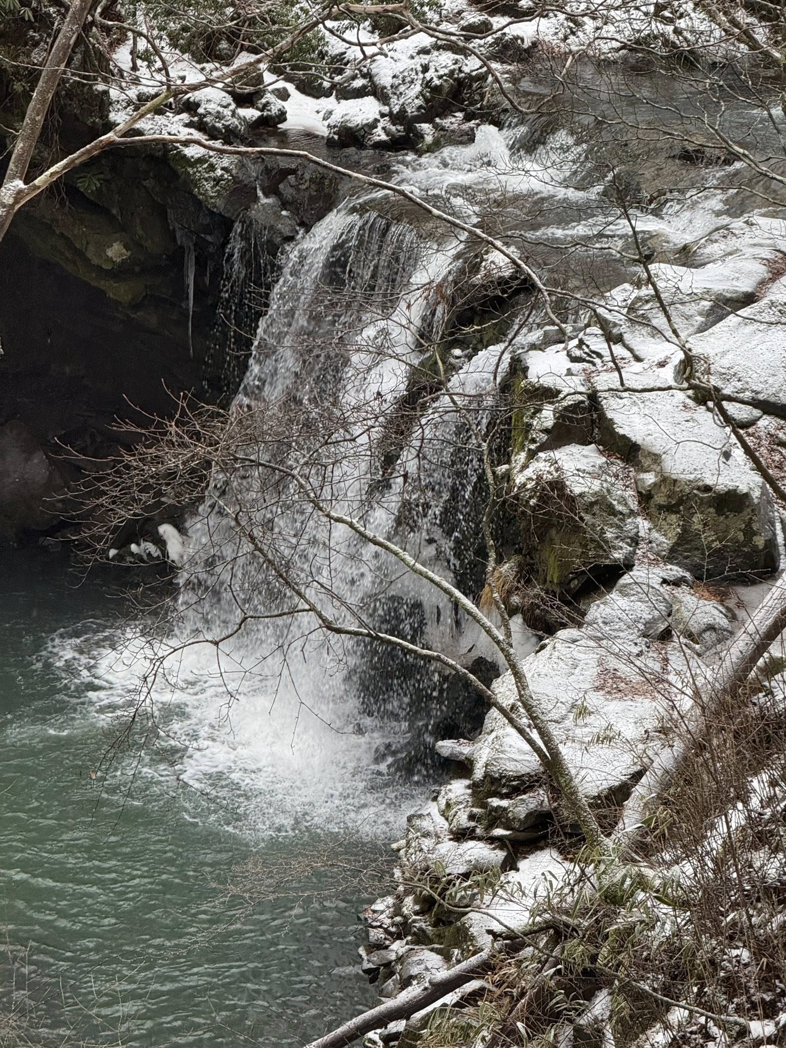 くじゅうの静寂、暮雨の滝を経て。法華院温泉で「Repose（休息）」を味わう。